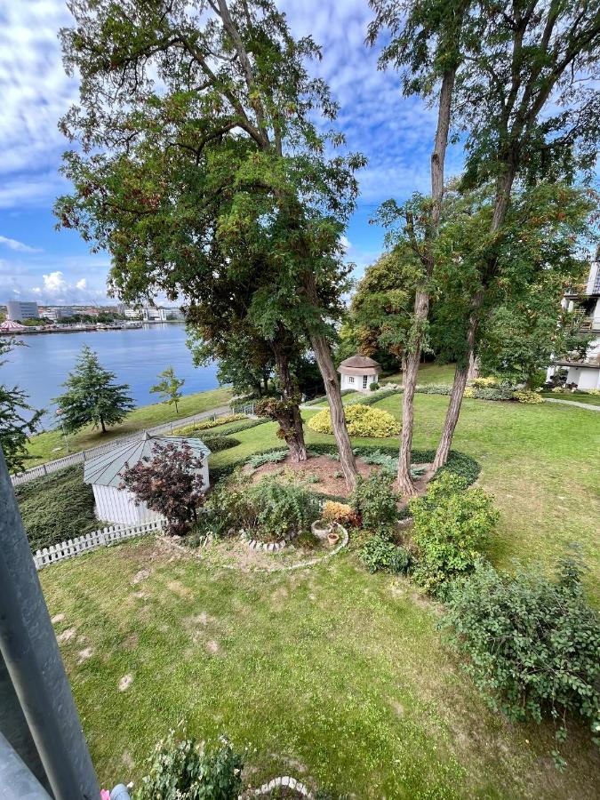 Traumwohnung Mit Stadthafen-Panorama! Zwei Schlafzimmer, Parkplatz Rostock Kültér fotó
